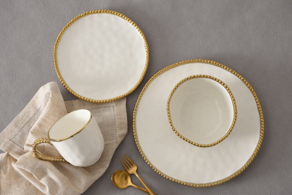 Round Gold Rim Dinner Plate