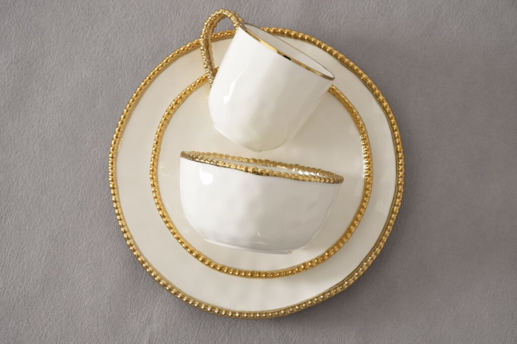 Round Gold Rim Dinner Plate
